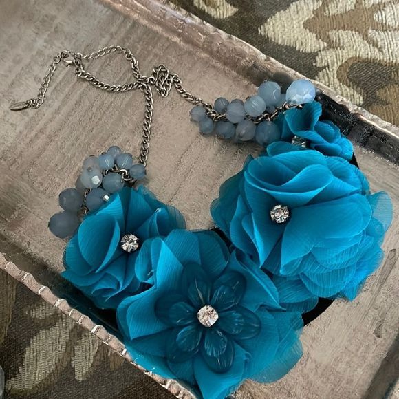 VCLM Jewelry - VCLM Blue Flower & Crystal Statement Necklace